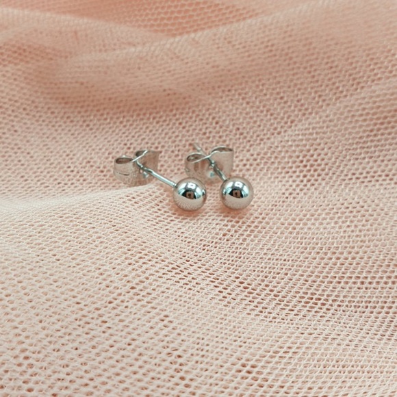 Stud Bead Ball 5mm Earrings Silver Tone Luxury Jewelry - Picture 9 of 13